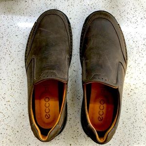 Mens Ecco casual leather shoes, weathered dark brown, size 43(EU) or 9/9.5 US